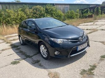 Toyota Auris Touring Sports 1.6 l - 6M/T