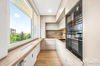BOSEN |Moderný, zrekonštruovaný 4 izb. byt s 2 balkónmi