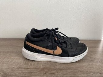 NIKE 40,5