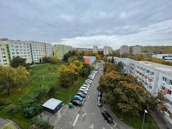 4 izbový priestranný byt na začiatku Karlovej Vsi v peknom