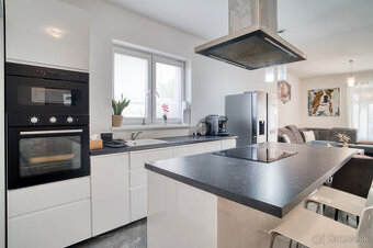 Na predaj priestranný 4-izbový rodinný dom v Bernolákove