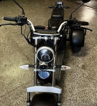Elektrická trojkolka v štýle Chopper