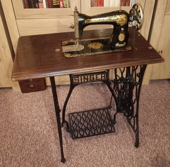 Starožitný šicí stroj