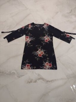 Kvetové šaty s ružami