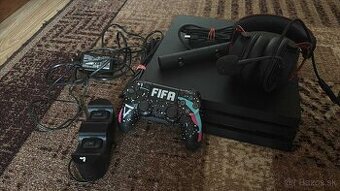 PREDÁM PS 4 PRO AJ S PRÍSLUŠENSTVOM