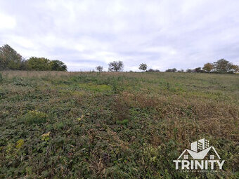 Na predaj priemyselný / komerčný pozemok v obci Komjatice