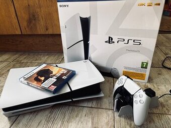 PlayStation 5 + 2 ovládače + hra + nabíjačka