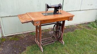 starý šijací stroj
