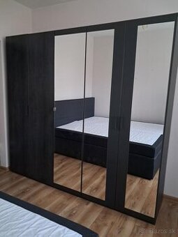 Šatníková skriňa