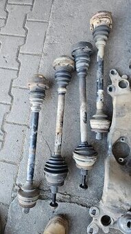 2x zadné  Poloosy audi a4 b6 3.0 v6 Quattro manuál