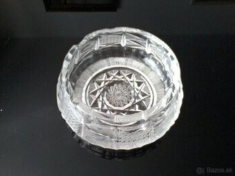 krištálový popolník a kazeta