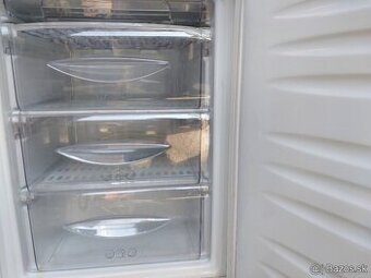 Predám kvalitnú plne funkčnú a zachovalú chladničku LG