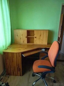 Predám rohový písací stôl, závesnú skrinku a stoličku