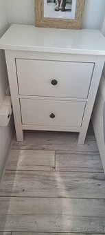 Nočný stolík Hemnes
