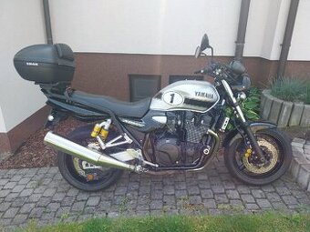 YAMAHA XJR 1300 11/2013 vstrekovanie