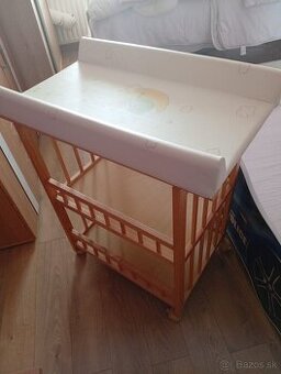 Prebaľovací pult s podložkou 20€