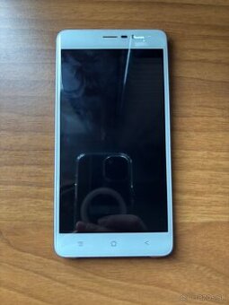 Mobil Blackview A8 gold max