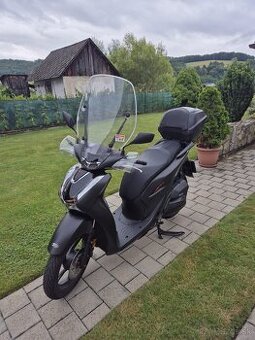 Skúter HONDA SH 125, plexi, kufor - 1