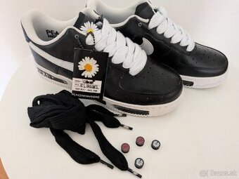 Nike Air Force 1 x Peaceminusone