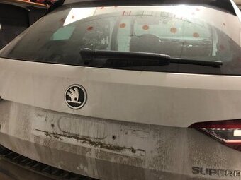 Zadný kufor škoda superb 3 biela perleť