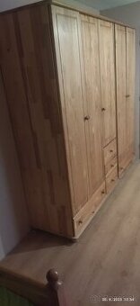 Predám 3 a 2 dverovú skriňu Masív