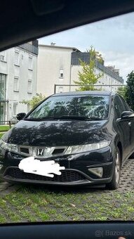 Honda civic typ 8G 2.2 diesel rok 2009 čierna farba
