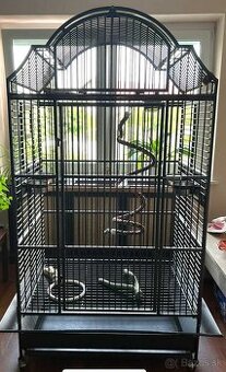 Klietka pre papagája.