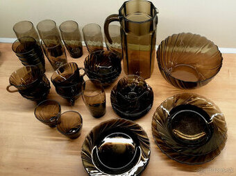 Sada tanierov a pohárov