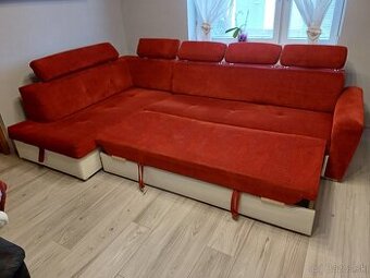 Veľká rohová sedačka.