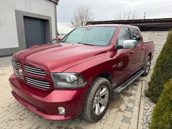 Dodge Ram 5.7 HEMI Laramie lehce bourany LIFT