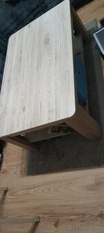 Mohutný konferenčny stolik s úložným priestorom