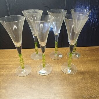 sada pohárov zelená