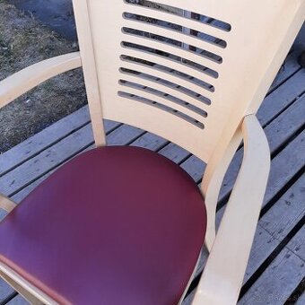 Predam stoly a stolicky z cukrarne