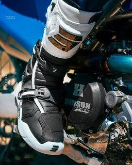 Kĺbové kvalitné čižmy topánky SHOT biele