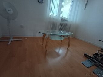 Konferenčný stolík