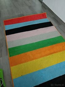 Farebný koberec