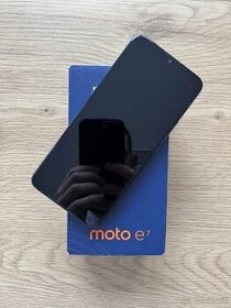 Motorola Moto e7 čisto novy telefon