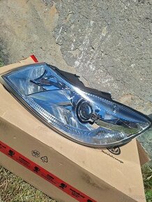 Xenónový natáčací svetlomet Octavia 2 facelift