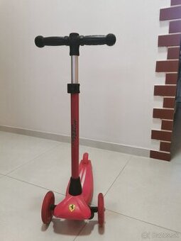 Detská kolobežka Ferrari