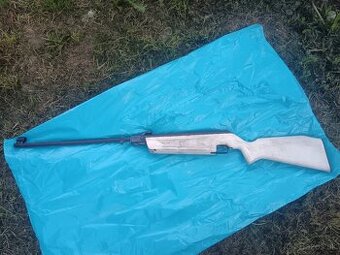Vzduchovka slávia 631 s drazkami na puskohlad