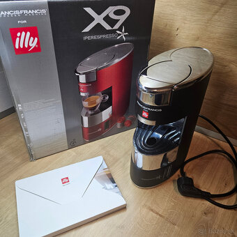 Kavovar Illy Francis Francis X9 + darcek