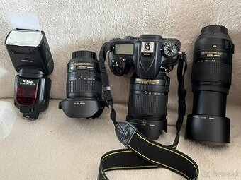 2 fotoaparáty a objektívy zn. NIKON