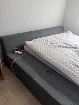 Čalúnená posteľ s matracom