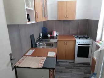Kuchynská linka+dres