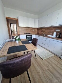 Na predaj 3-Izbový byt 72m2/ Urbánková Zapotôčky