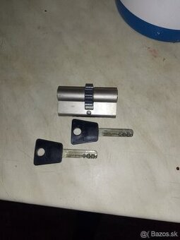 Predam kvalitny bespecnostny zamok Multlock s hviezdicou