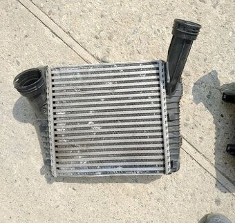 chladic vw touareg pravy intercooler audi q7 - 1