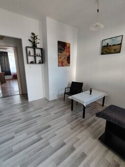 Ponúkam 2 izbový byt na prenájom - študentom