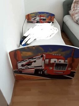 Detská posteľ s filmu autá