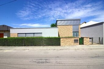 Predaj exkluzívneho viladomu 360m2, Nové Mesto n/V - 1